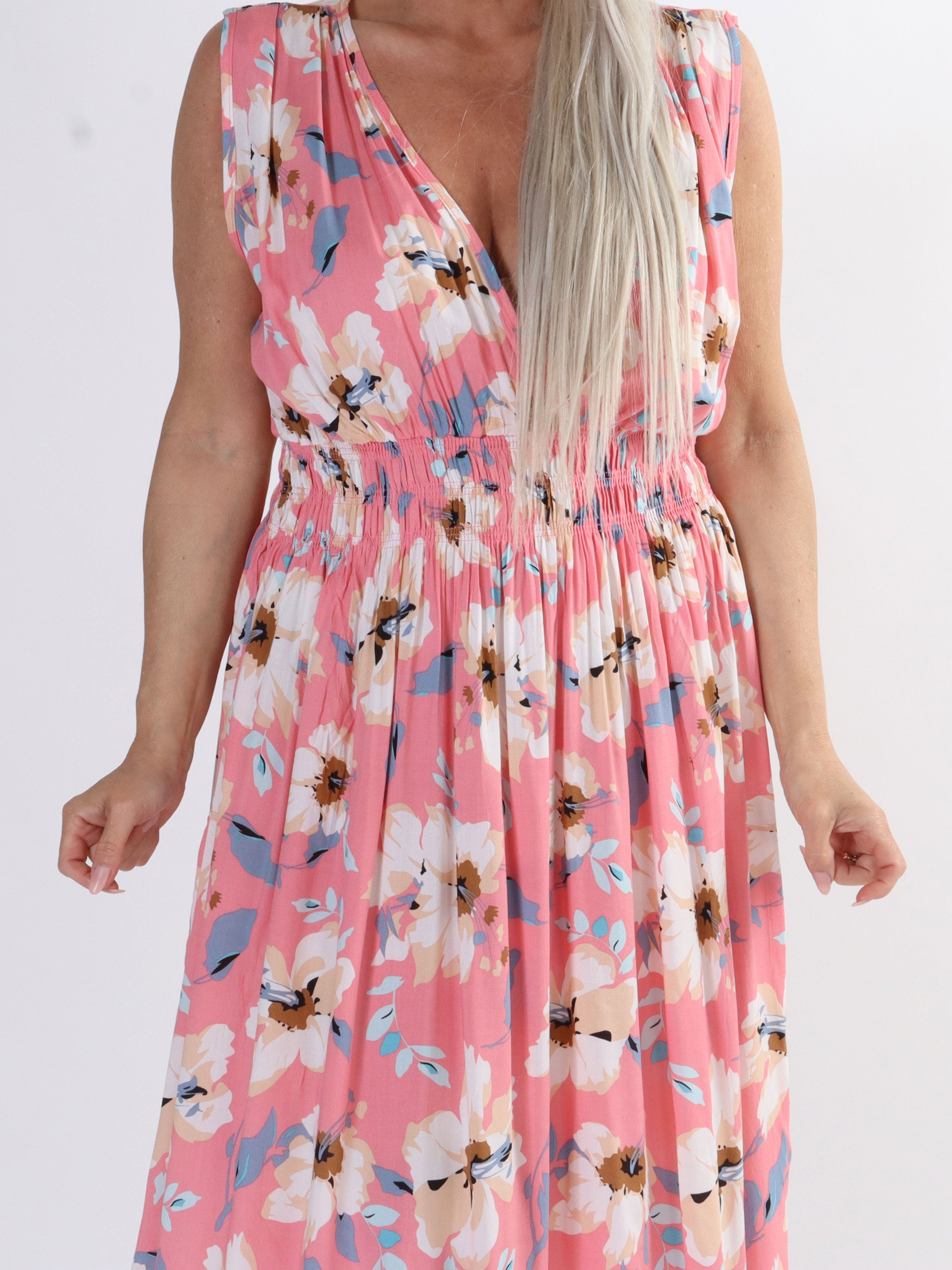 Izzy - Sød plus size sommerkjole i bomuld med elastik i taljen